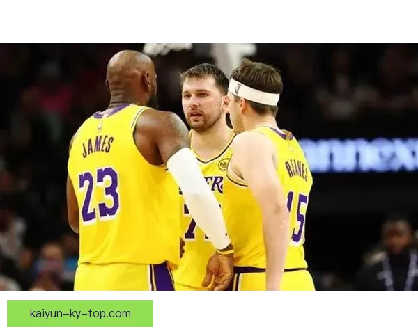 詹姆斯凌晨抵达迈阿密出战热火追平帕里什纪录